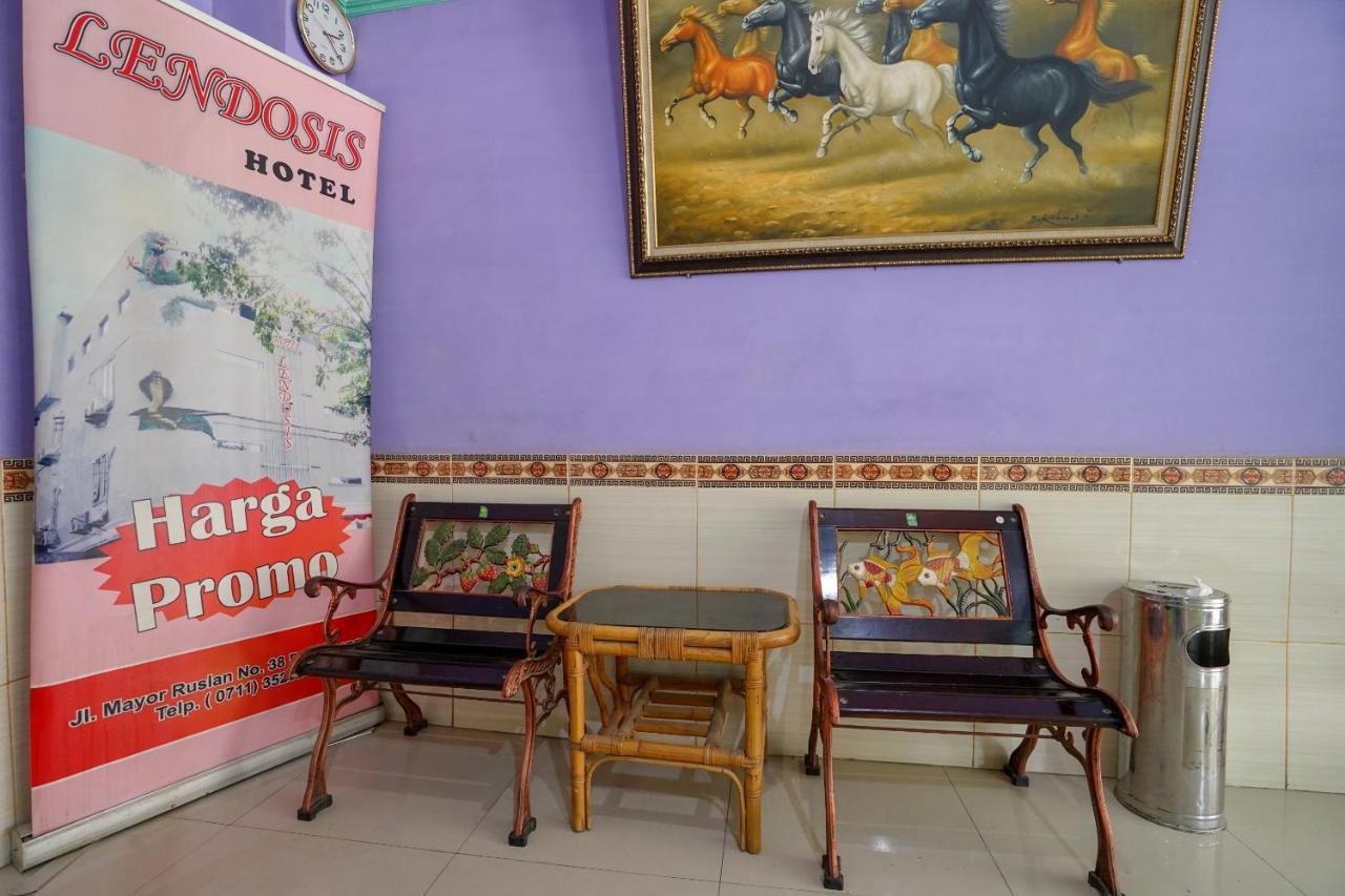 Oyo 1495 Hotel Lendosis Palembang Ngoại thất bức ảnh